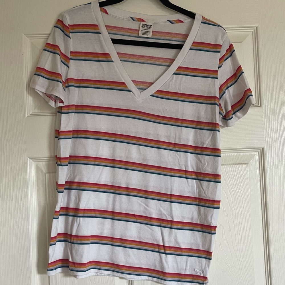 VS PINK v neck T-shirt